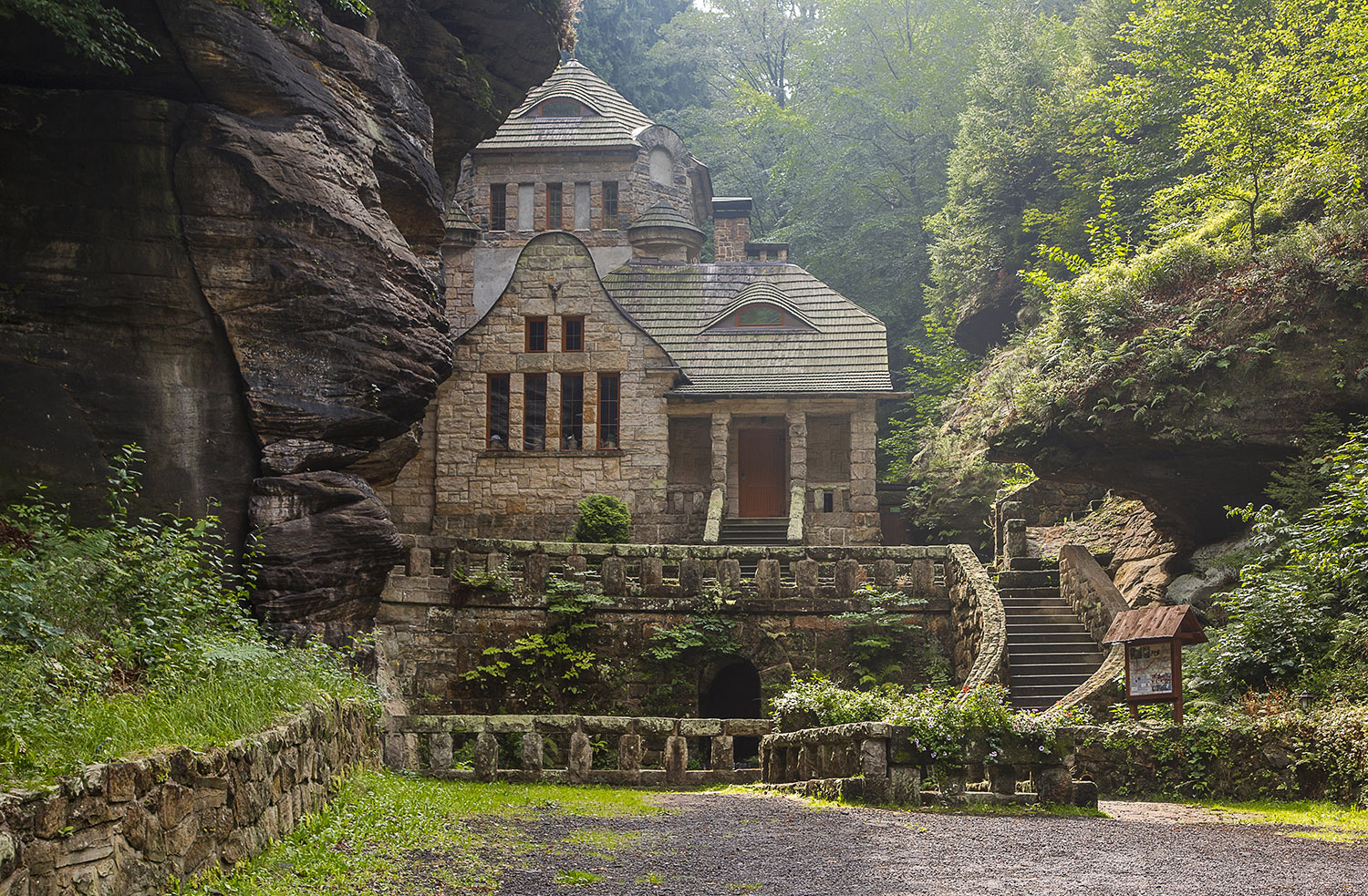 Mysterious House, Hrensko